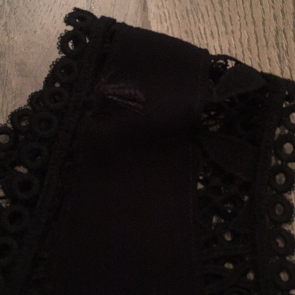 Guess Tiffany Black Lace Crop V Neck Top Sz M EUC - Picture 15 of 16